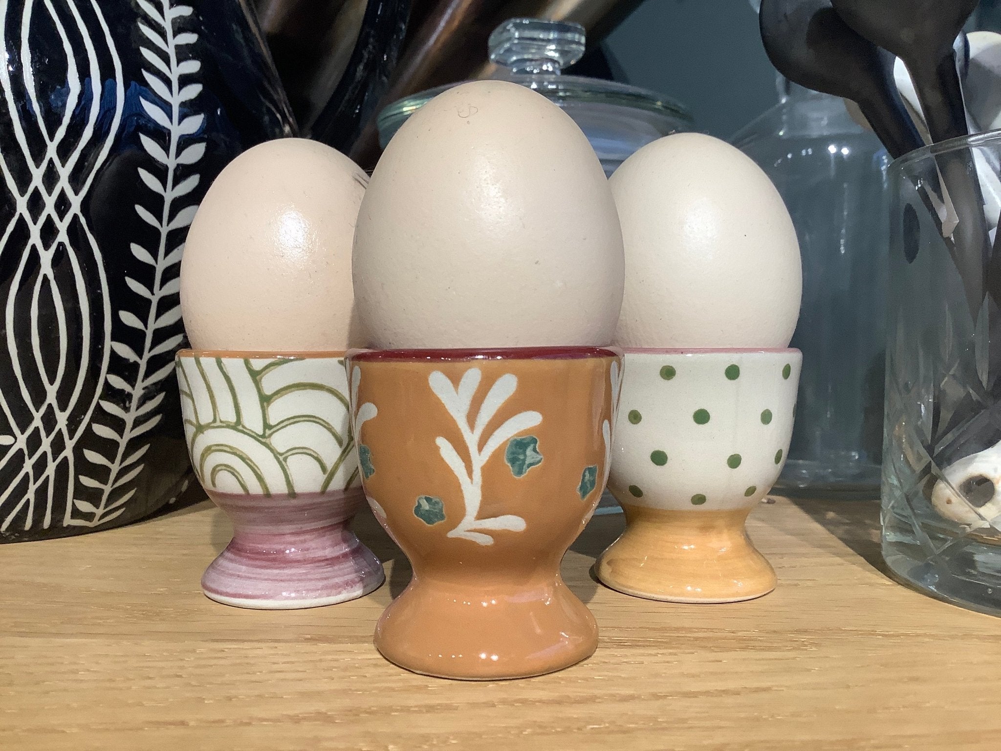 Eierbecher, handgemalt braun/grün - Anton Doll Holzmanufaktur